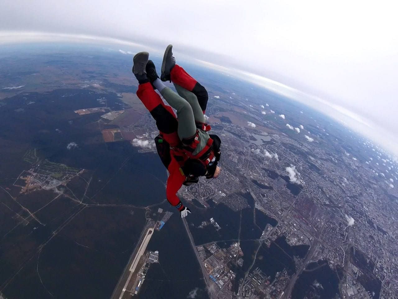 Прыжки с парашютом 🛬
