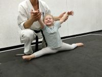 Конкурс на лучший шпагат