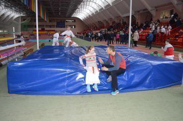 Участвовать в соревнованиях обязательно