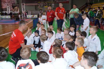 Участвовать в соревнованиях обязательно